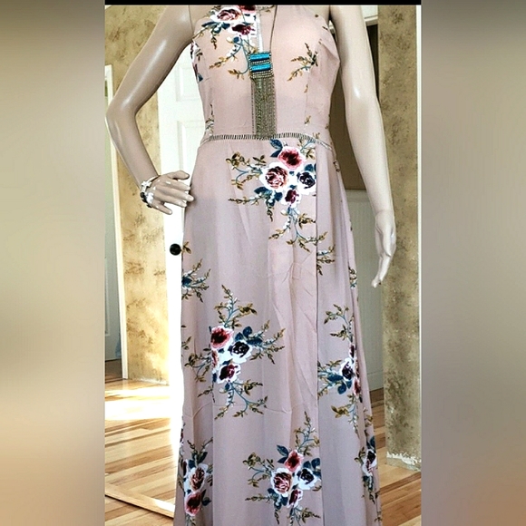 Light for Fashion Dress Tan & a pretty flower pattern Size M to L  NWT - Picture 1 of 8